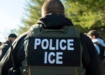 Deportimet masive, SHBA tenton të “joshë” emigrantët pa dokumente: Do ju paguajmë që të largoheni