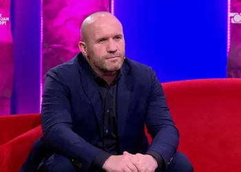 “4 ditë pa bukë, më rrahën…”/ Rrëfehet boksieri Gjetan Keta: Policia kufitare greke na qëlloi me armë