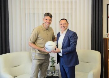 “Duhet ta mposhtim Serbinë!” Gjimshiti viziton Bujanocin, merr mesazhin e qartë para sfidës