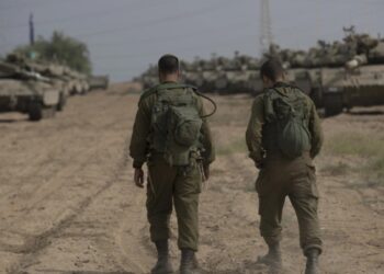 Izraeli nis thirrjet për mobilizimin e mijëra rezervistëve, përgatitet për zgjerimin e ofensivës tokësore në Rripin e Gazës