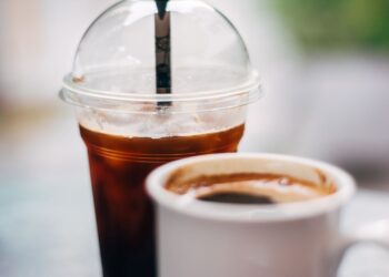 Cila kafe është më e shëndetshme, e nxehtë apo e ftohtë?