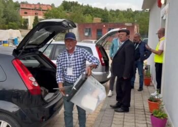 Ndodh çudia në Mirditë! Kutia me materiale zgjedhore mbërrin në KZAZ pa kapak, dyshime për manipulim votash