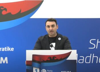 Këlliçi: Ambulancat publike do të përdoren sot për të shpërndarë para për blerjen e votave