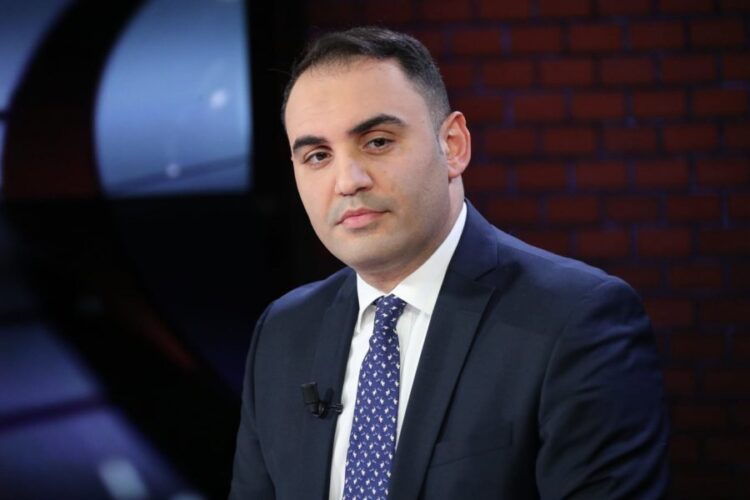 ‘Berisha mund të vizitojë SHBA-në’, reagon Këlliçi: Të fala Sorosit!