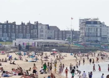 Britania digjet në Maj, rekord nxehtësie në pranverë