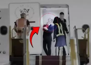 Presidenca franzeze reagon për videon ku Zonja e Parë qëllon Macronin