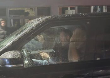 Makinat e zyrtarit të PS dhe biznesmenit kapen duke blerë vota në Maqellarë, çfarë iu gjet gjatë kontrollit