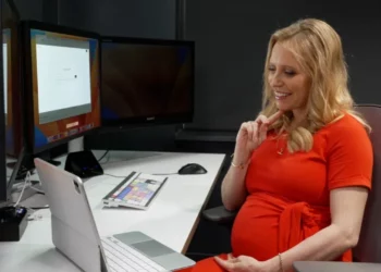 OpenAI tërheq versionin “e bezdisshëm” të ChatGPT