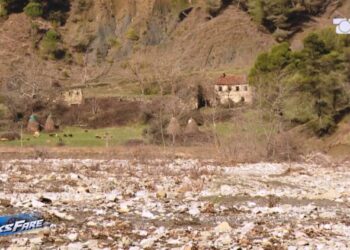 5 familje jetojnë mes përmbytjeve në ujëmbledhësin e Bovillës, ende nuk janë shpronësuar