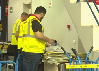 Porosia e Partisë Demokratike për numëruesit: Të kontestohet çdo votë e ardhur nga Greqia