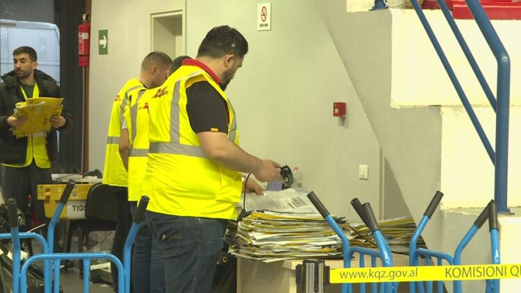 Porosia e Partisë Demokratike për numëruesit: Të kontestohet çdo votë e ardhur nga Greqia