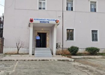 Kapën socialistët duke blerë vota, policia arreston bashkëshortin e kandidates së PD!