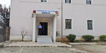 Kapën socialistët duke blerë vota, policia arreston bashkëshortin e kandidates së PD!