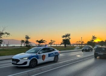 Hapja e sezonit turistik në Vlorë, Policia devijon trafikun nga Lungomare