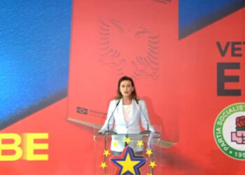 PS e shqetësuar nga pjesëmarrja e ulët? Zëdhënësja del për herë të dytë me thirrje për votuesit