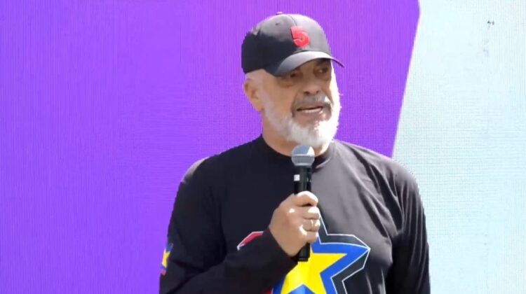 “Rama ik”/ Kryeministrit i ndërpresin fjalimin në Krujë: Vdeksha unë për ty, o hudhër!