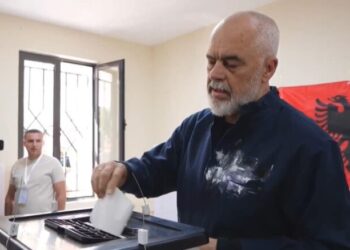 Rama dhe bashkëshortja e tij votojnë në Surrel: Fjala është e popullit