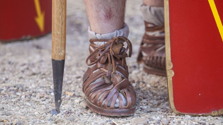 Zbulohet sandalja ushtarake romake 2,000-vjeçare!