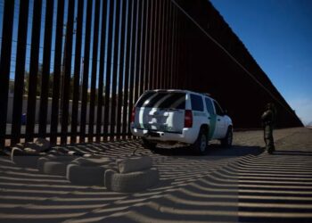 SHBA/ Ndalimi i emigrantëve të paligjshëm, krijohet zonë e re ushtarake në kufirin me Meksikën