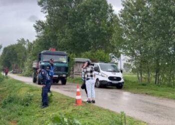 Plagosja me thikë mes adoleshentëve në Korçë, 14-vjeçari i zuri pritë në një rrugicë: Më shante!