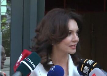 Kryeparlamentarja Elisa Spiropali, e para politikane që voton: Sot është dita e qytetarëve