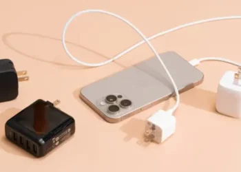 Sa shpesh duhet ta karikoni telefonin? Gabimet që po dëmtojnë baterinë pa e kuptuar