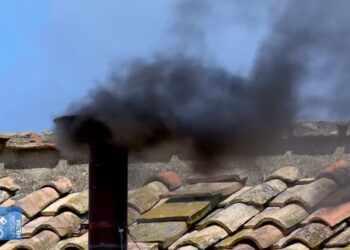 Tym i zi në Vatikan, pa rezultat edhe votimet e mëngjesit për një Papë të ri