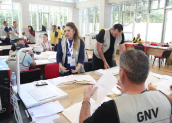 Numërohen 100 835 fletëvotimi nga jashtë, PS në avantazh