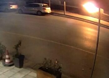 VIDEO/ Dalin pamjet e shpërthimit me lëndë plasëse në derën e një lokali në Berat