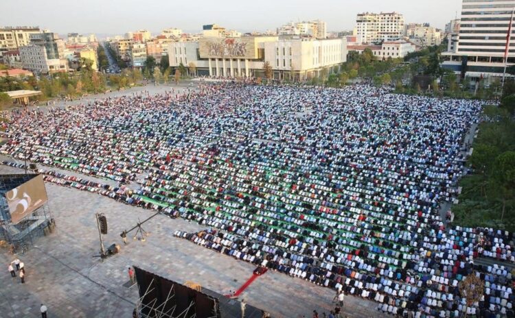 KMSH publikon agjendën: Falja e Kurban Bajramit jo në Sheshin “Skënderbej”, por në Bulevardin “Dëshmorët e Kombit”