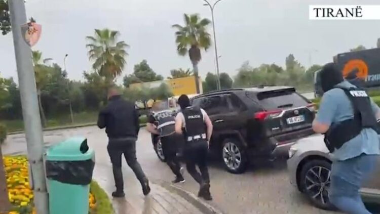 Trafikonin armë nga Kosova në Shqipëri, Gjykata e Tiranës lë në qeli 8 të arrestuarit