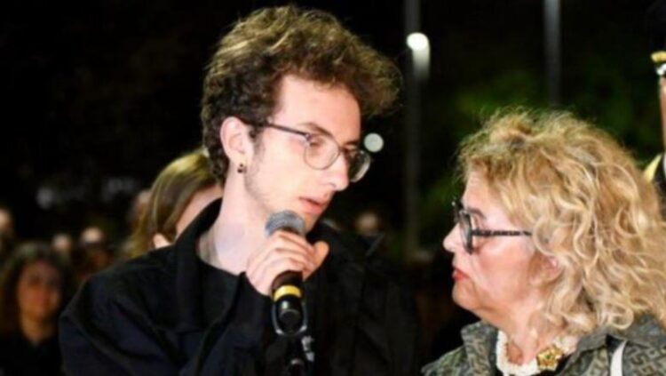 Itali/ Mijëra qytetarë marshojnë për Gentianën, këshilltarja rajonale në krah të të birit të viktimës me mesazh kundër dhunës