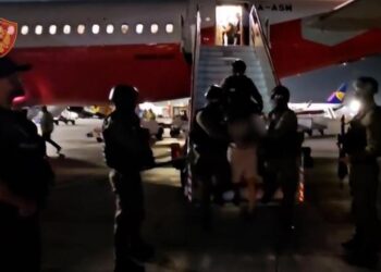 RENEA ‘blindon’ Rinasin, momenti kur 3 ‘ushtarët’ e Talo Çelës ekstradohen nga Dubai (VIDEO)