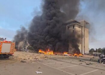 Izraeli dhe Irani shkëmbejnë sulme me raketa! Goditet edhe zyra e Microsoft