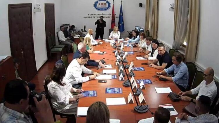 Mazhoranca nuk e mbështet plotësisht ligjin “Për Sportin”, Erion Braçe del kundër Fidel Yllit