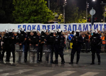 Studentët në Serbi përleshen me policinë, kërkohen zgjedhje të parakohshme