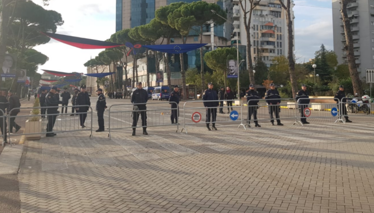 Jo vetëm të Shtunën, rrugët në Tiranë do të bllokohen edhe sot e nesër – Detajet