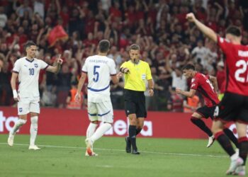 Asnje incident në “Air Albania”, Serbët provokojnë vetëm për disa gota kartoni