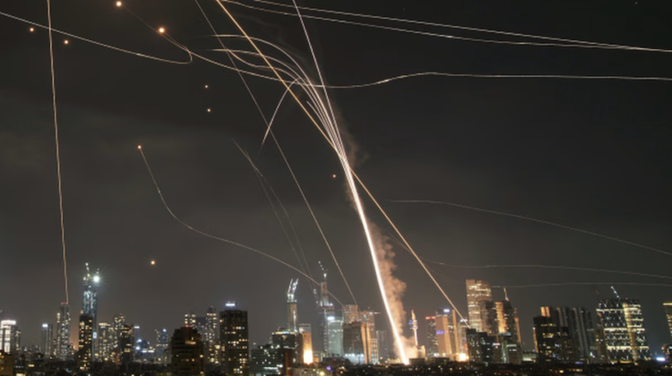 Si e theu Irani mbrojtjen ajrore të shtrenjtë izraelite… pse dështoi “Kupola e hekurt”?