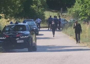 Grabitja kthehet në tragjedi/ Italiani qëllon ndaj 3 shqiptarëve që shkuan për ta vjedhur, një i vdekur dhe një i plagosur!