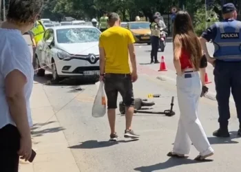 Aksidentoi tre të miturit me monopatinë në Tiranë, lihet në arrest shtëpie shoferi