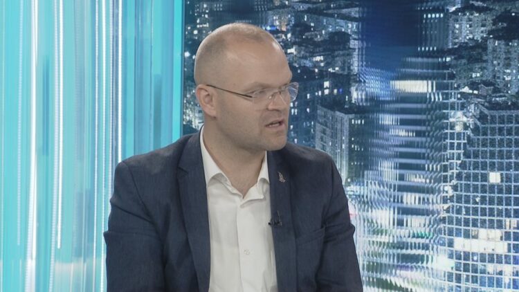 “10 mijë vota nuk janë gabim njerëzor”, kandidati demokrat: Jemi bërë tabelë qitje