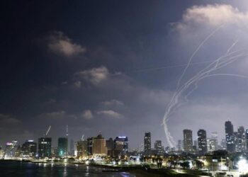 Teherani kundërpërgjigjet me 150 raketa në Tel Aviv, shpërthime edhe në Jerusalem