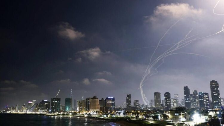 Teherani kundërpërgjigjet me 150 raketa në Tel Aviv, shpërthime edhe në Jerusalem