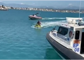 Ndërron jetë turisti në mes të detit, në gjendje të rëndë tjetri, u ishte fikur motori