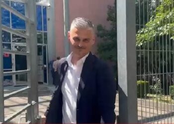 Gentian Gjyli i dha pa garë 1.7 miliard lekë Robert Zykës, më pas buzëqeshte tek dera e SPAK