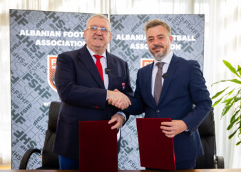 Stadiumi Kombëtar do të quhet sërish “Air Albania” për 5 vitet e ardhshme, Presidenti Duka: I lumtur për këtë partneritet strategjik