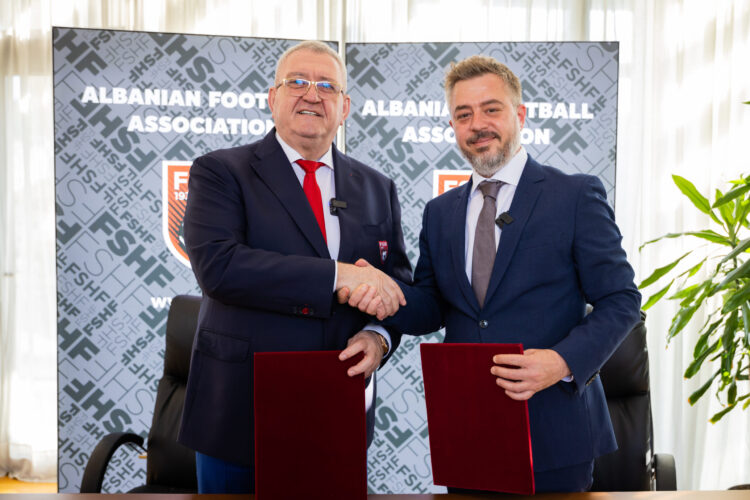 Stadiumi Kombëtar do të quhet sërish “Air Albania” për 5 vitet e ardhshme, Presidenti Duka: I lumtur për këtë partneritet strategjik