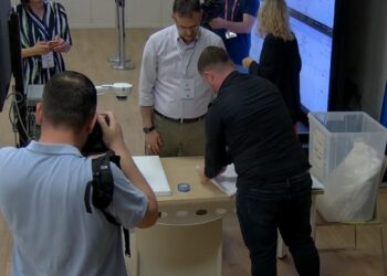 “Kërkesa e Nisma Shqipëria Bëhet”- Hapet një kuti votimi në Vlorë