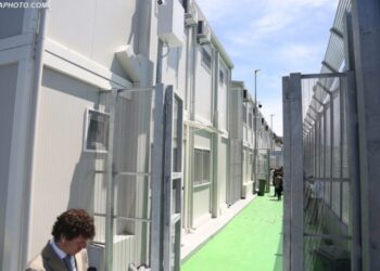 Gazeta italiane: Ferri në kampin e Gjadrit, 45 tentativa plagosjesh dhe protesta të dhunshme